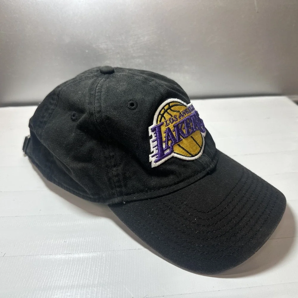 New Era 9twenty Los Angeles Lakers Hat. Black. Unisex. Adjustable.
